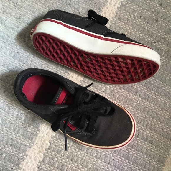 Vans number 1 skateboarding shoe kids size 11.5 off the wall grey and red vans - Picture 4 of 7